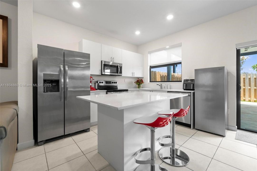 Recently Sold: $395,000 (3 beds, 3 baths, 1328 Square Feet)