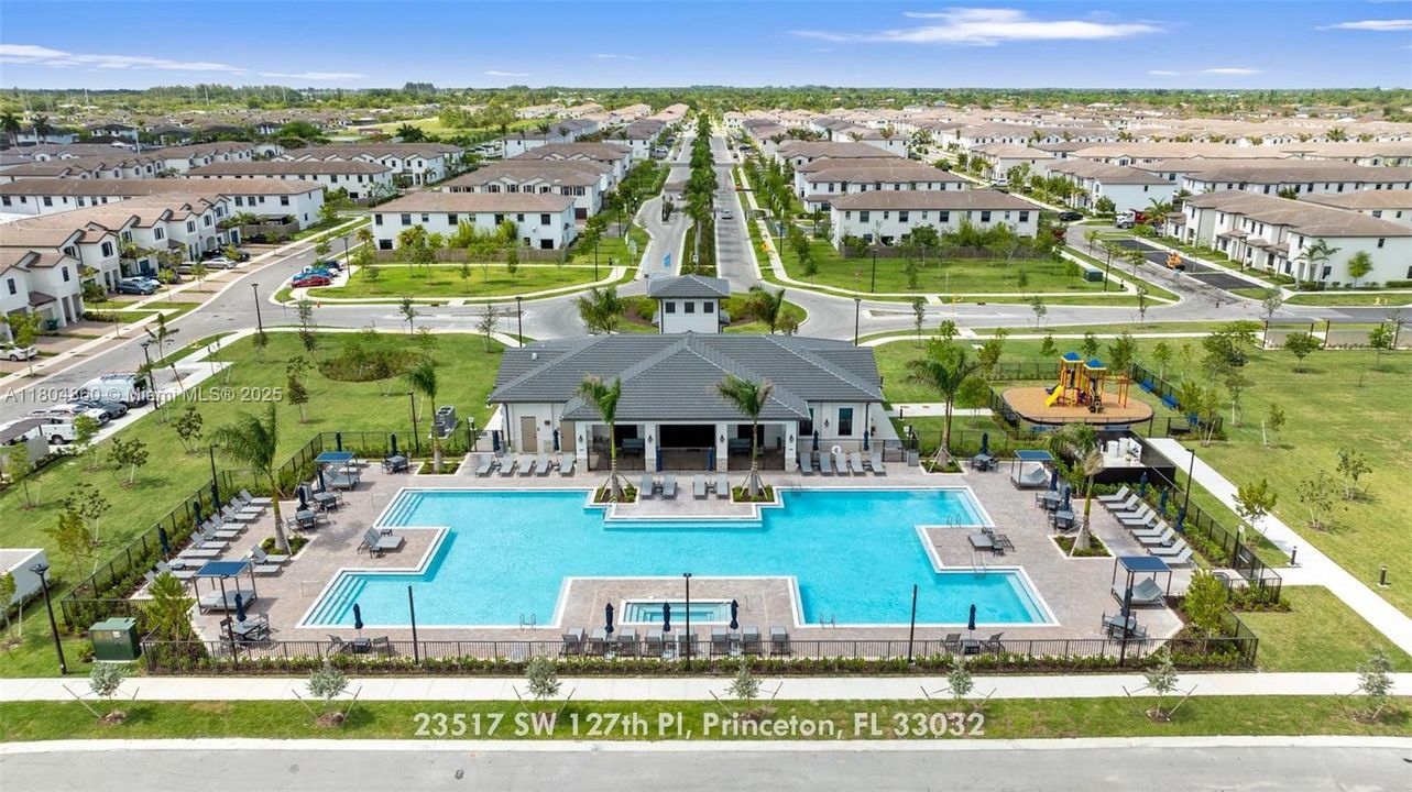 Recently Sold: $395,000 (3 beds, 3 baths, 1328 Square Feet)