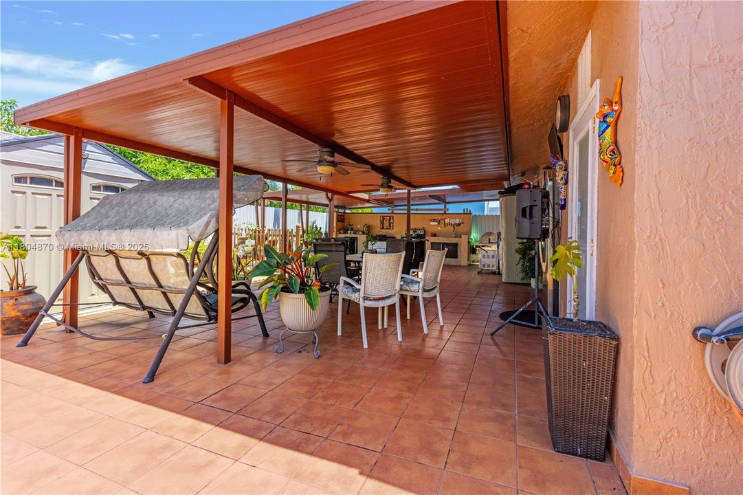 For Sale: $549,900 (3 beds, 2 baths, 1306 Square Feet)