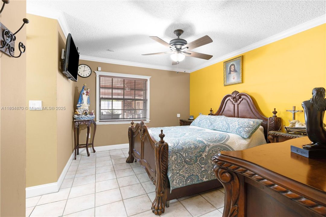 For Sale: $549,900 (3 beds, 2 baths, 1306 Square Feet)