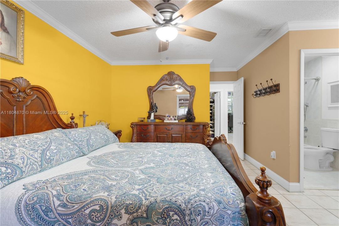 For Sale: $549,900 (3 beds, 2 baths, 1306 Square Feet)