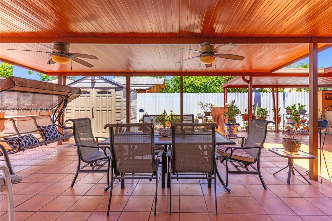 For Sale: $549,900 (3 beds, 2 baths, 1306 Square Feet)