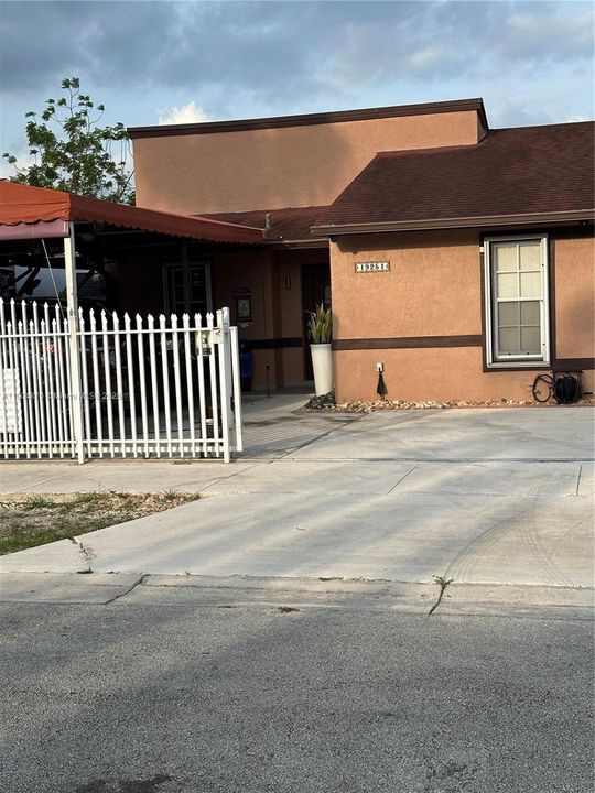 For Sale: $549,900 (3 beds, 2 baths, 1306 Square Feet)