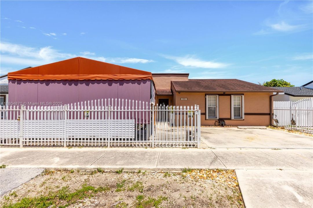 For Sale: $549,900 (3 beds, 2 baths, 1306 Square Feet)