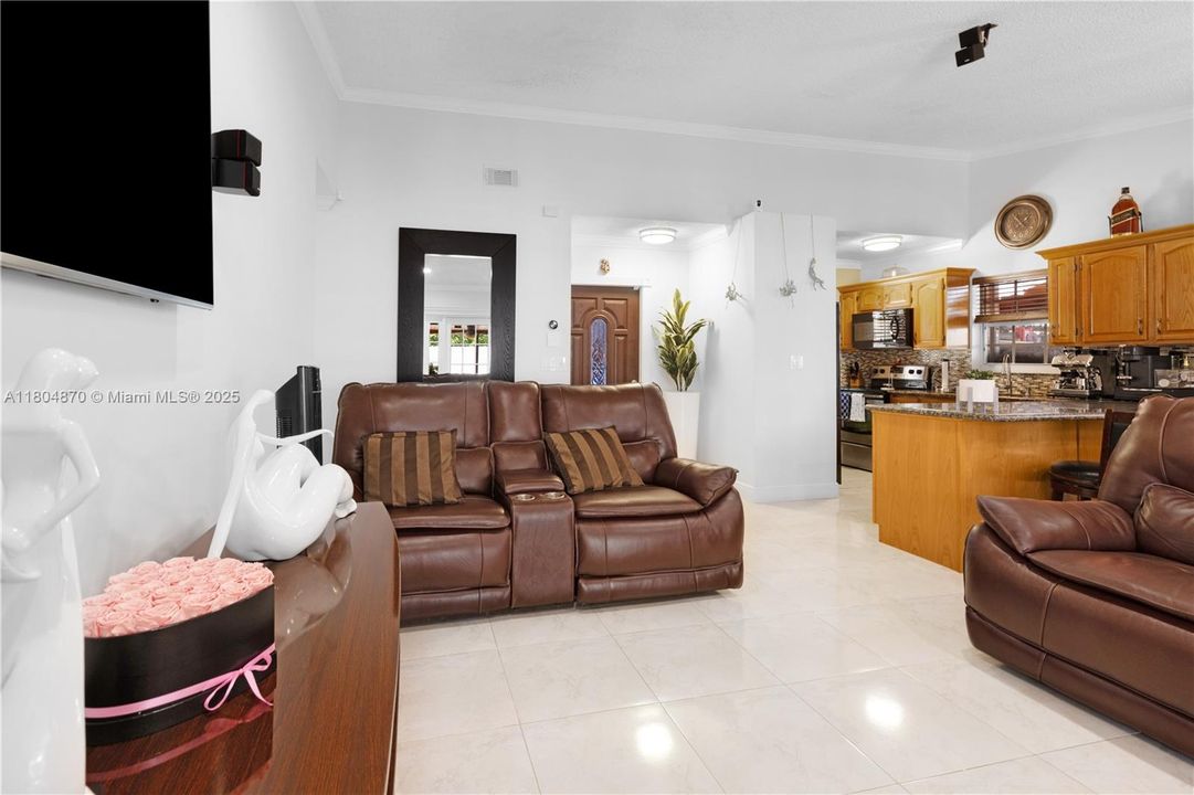 For Sale: $549,900 (3 beds, 2 baths, 1306 Square Feet)