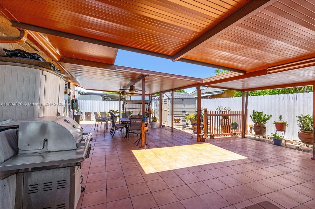 For Sale: $549,900 (3 beds, 2 baths, 1306 Square Feet)