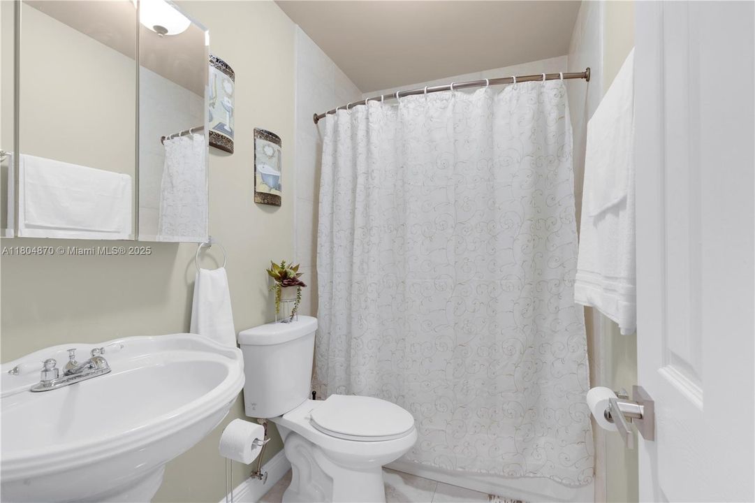 For Sale: $549,900 (3 beds, 2 baths, 1306 Square Feet)