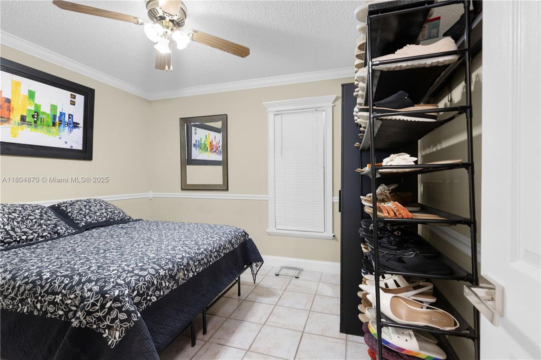 For Sale: $549,900 (3 beds, 2 baths, 1306 Square Feet)