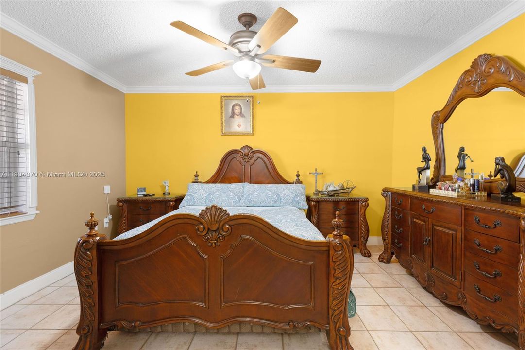 For Sale: $549,900 (3 beds, 2 baths, 1306 Square Feet)