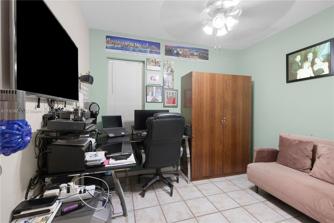 For Sale: $549,900 (3 beds, 2 baths, 1306 Square Feet)