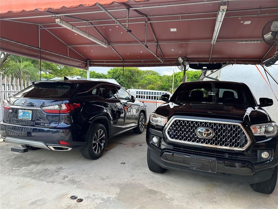 For Sale: $549,900 (3 beds, 2 baths, 1306 Square Feet)