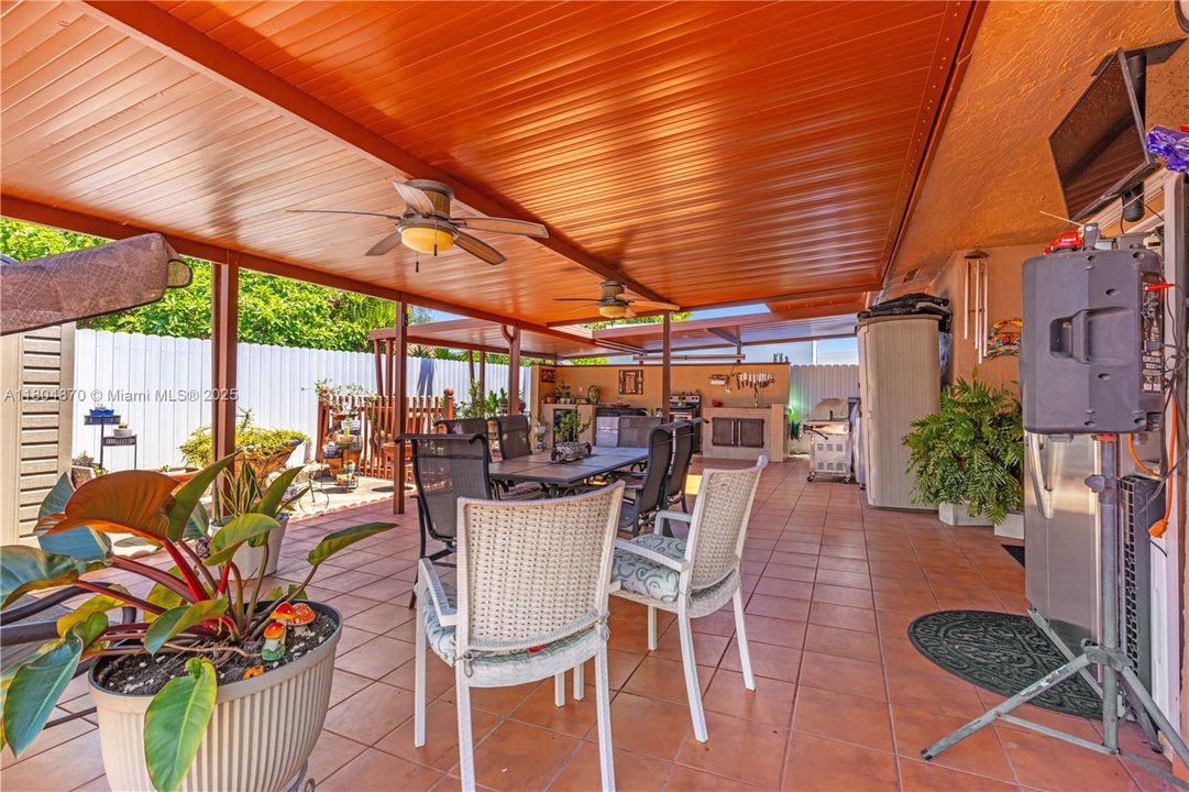 For Sale: $549,900 (3 beds, 2 baths, 1306 Square Feet)