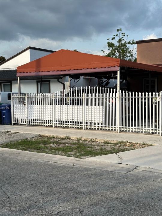 For Sale: $549,900 (3 beds, 2 baths, 1306 Square Feet)