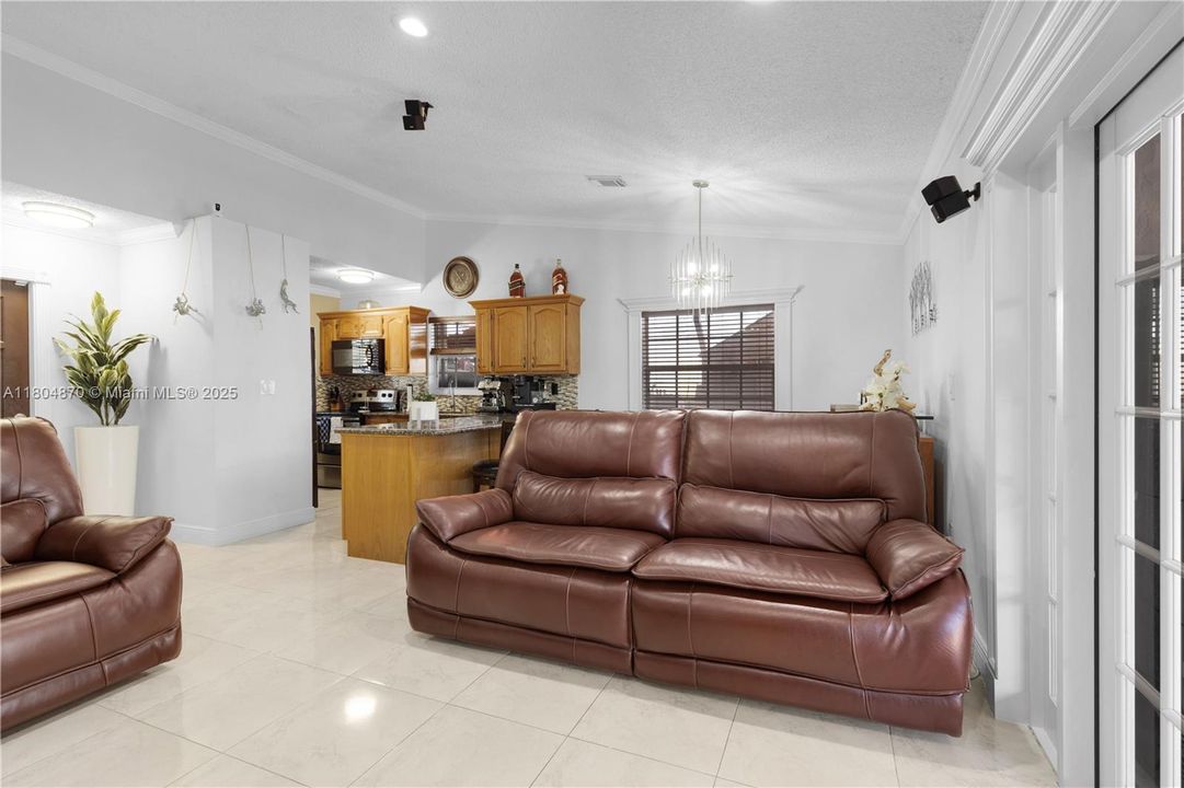 For Sale: $549,900 (3 beds, 2 baths, 1306 Square Feet)