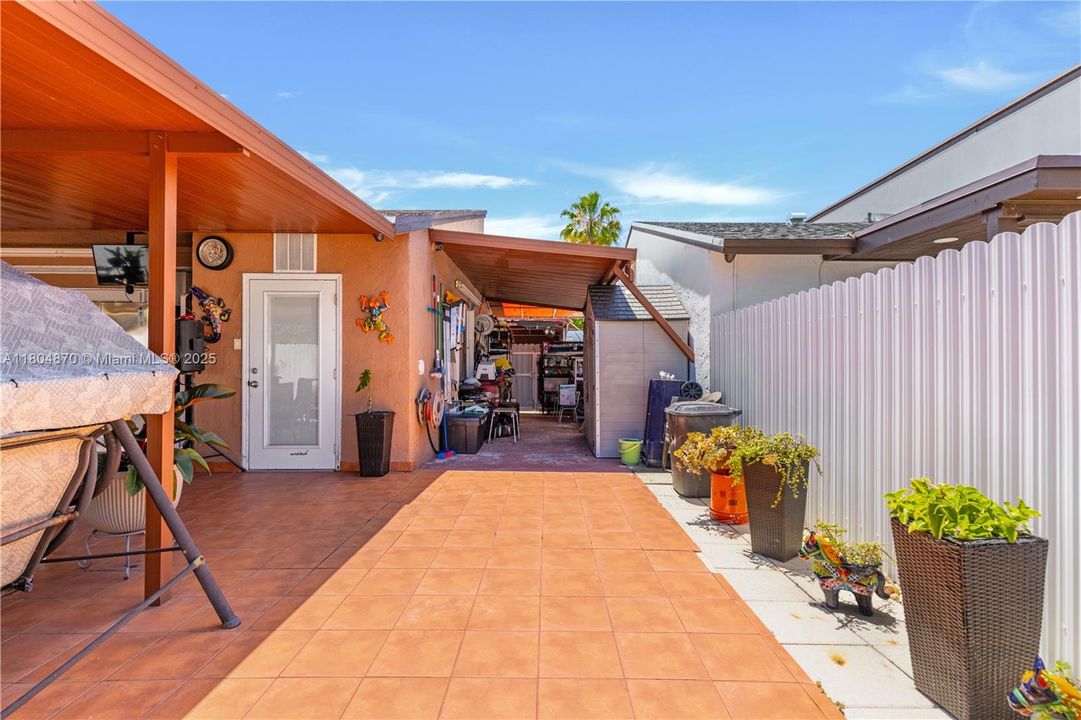 For Sale: $549,900 (3 beds, 2 baths, 1306 Square Feet)