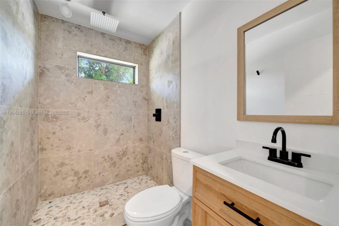 Недавно продано: $775,000 (0 спален, 0 ванн, 1927 Квадратных фут)