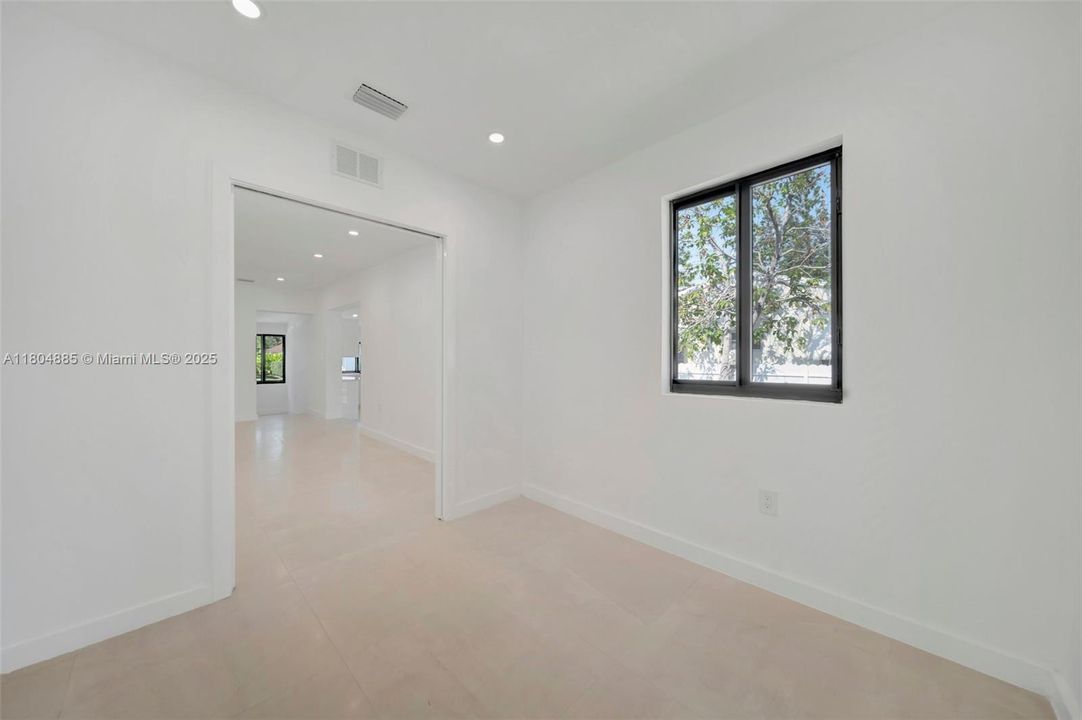 Недавно продано: $775,000 (0 спален, 0 ванн, 1927 Квадратных фут)