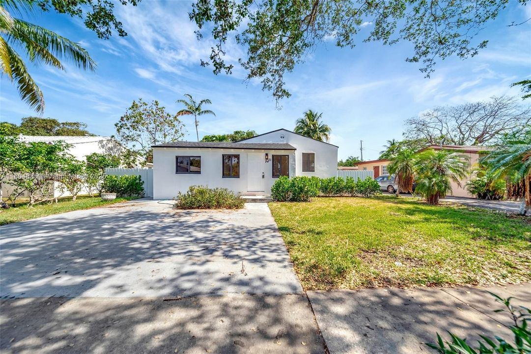 Недавно продано: $775,000 (0 спален, 0 ванн, 1927 Квадратных фут)