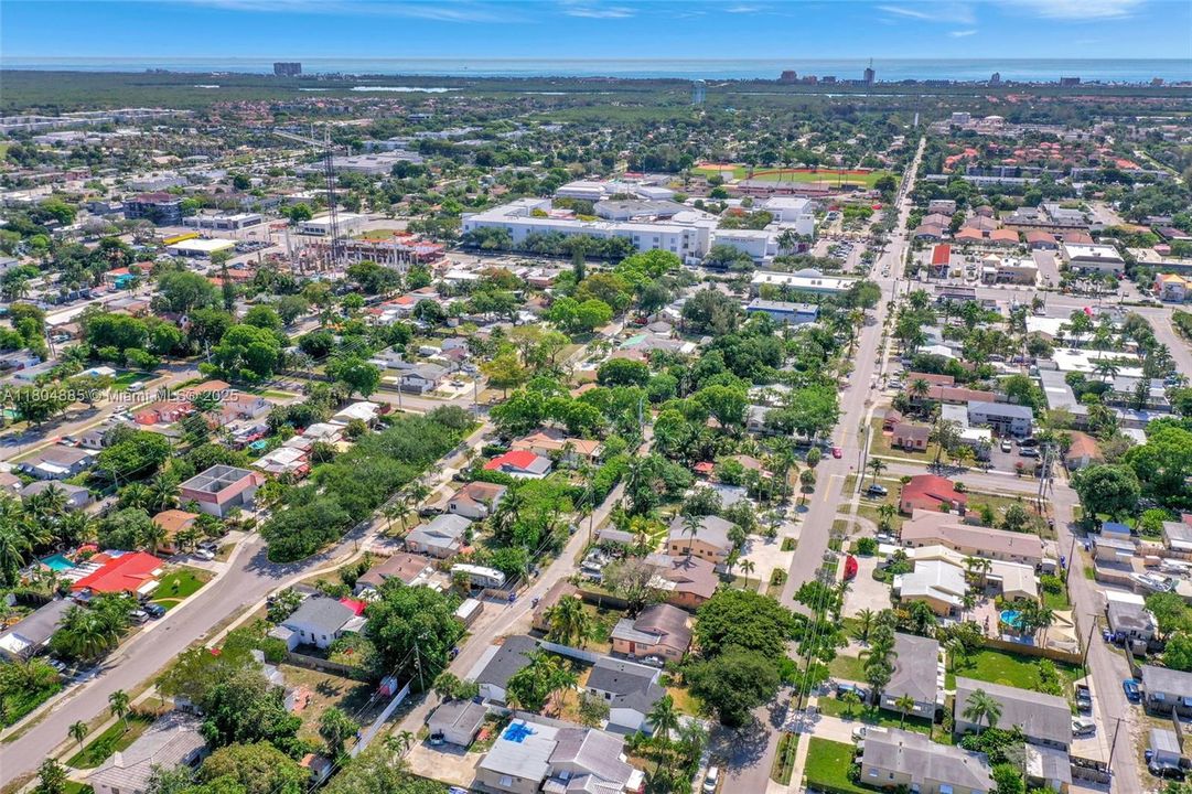 Недавно продано: $775,000 (0 спален, 0 ванн, 1927 Квадратных фут)