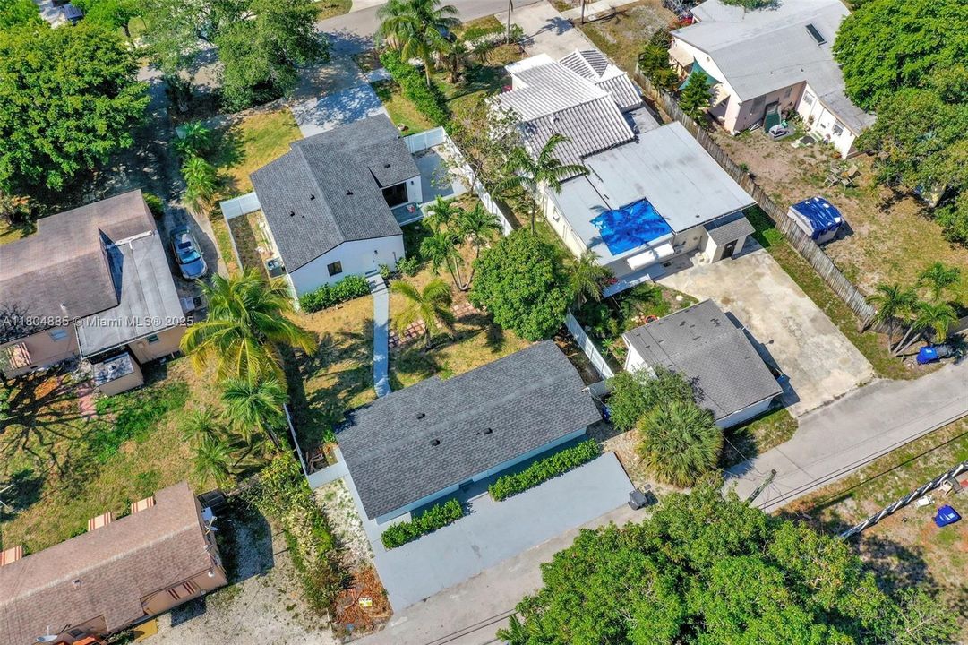 Недавно продано: $775,000 (0 спален, 0 ванн, 1927 Квадратных фут)