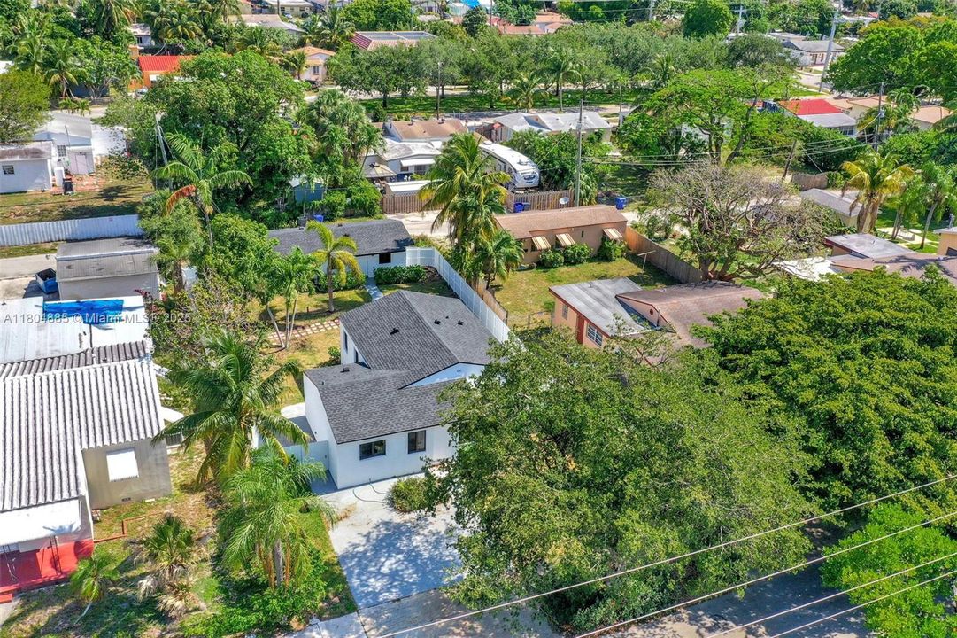 Недавно продано: $775,000 (0 спален, 0 ванн, 1927 Квадратных фут)