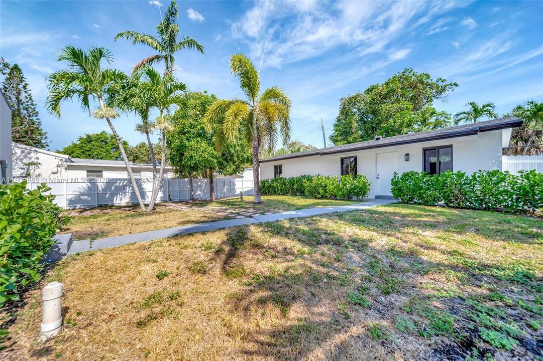 Недавно продано: $775,000 (0 спален, 0 ванн, 1927 Квадратных фут)