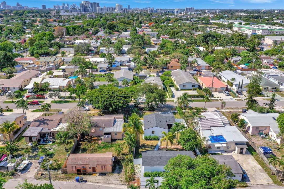 Недавно продано: $775,000 (0 спален, 0 ванн, 1927 Квадратных фут)