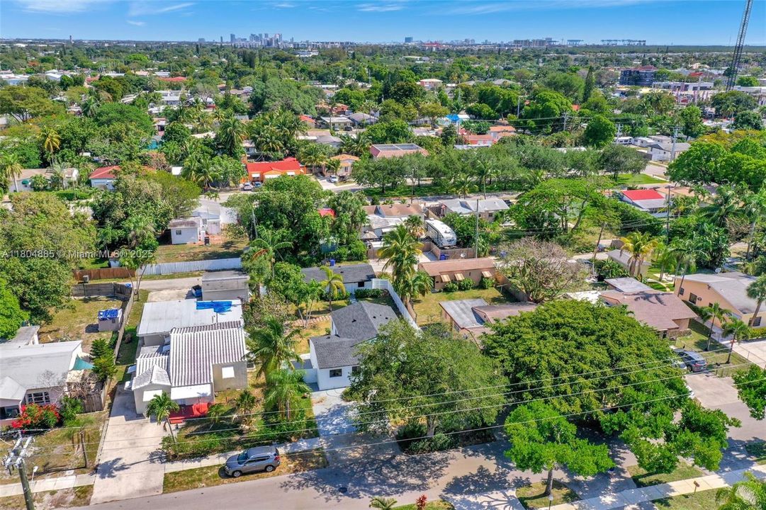 Недавно продано: $775,000 (0 спален, 0 ванн, 1927 Квадратных фут)