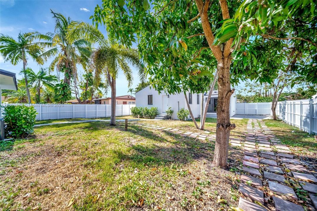 Недавно продано: $775,000 (0 спален, 0 ванн, 1927 Квадратных фут)