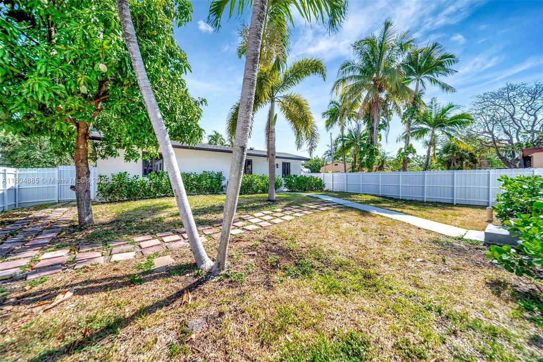 Недавно продано: $775,000 (0 спален, 0 ванн, 1927 Квадратных фут)