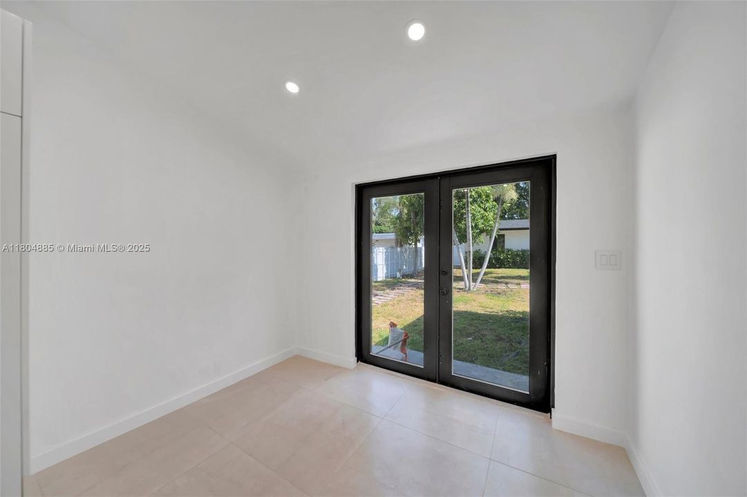 Недавно продано: $775,000 (0 спален, 0 ванн, 1927 Квадратных фут)