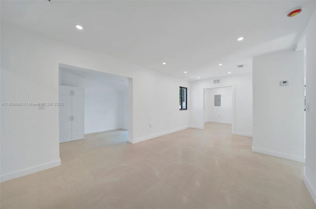 Недавно продано: $775,000 (0 спален, 0 ванн, 1927 Квадратных фут)