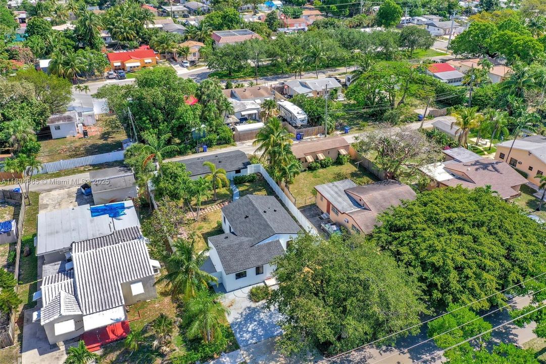 Недавно продано: $775,000 (0 спален, 0 ванн, 1927 Квадратных фут)