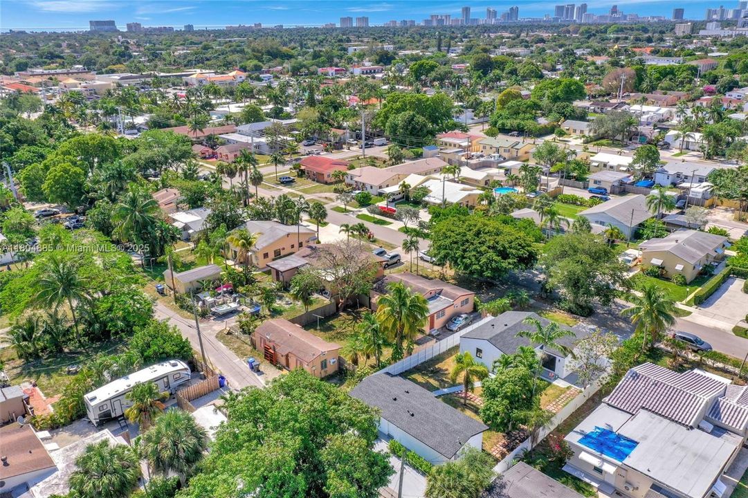 Недавно продано: $775,000 (0 спален, 0 ванн, 1927 Квадратных фут)