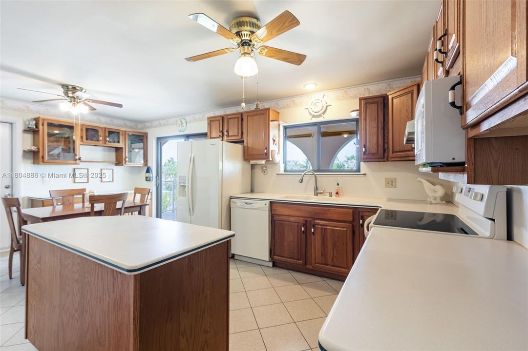 Recently Sold: $1,999,999 (3 beds, 2 baths, 0 Square Feet)