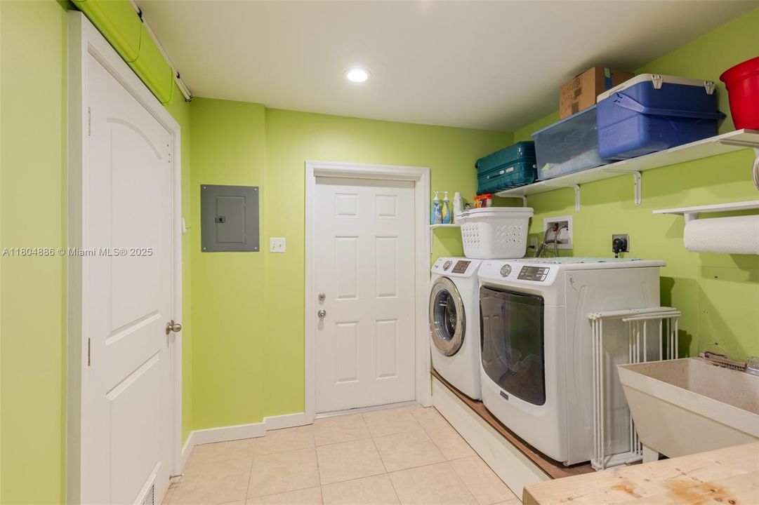 Recently Sold: $1,999,999 (3 beds, 2 baths, 0 Square Feet)