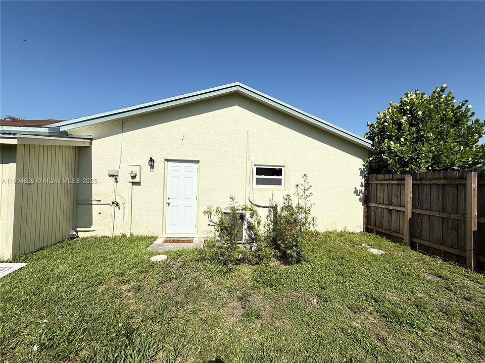 Недавно арендовано: $1,200 (1 спален, 1 ванн, 400 Квадратных фут)