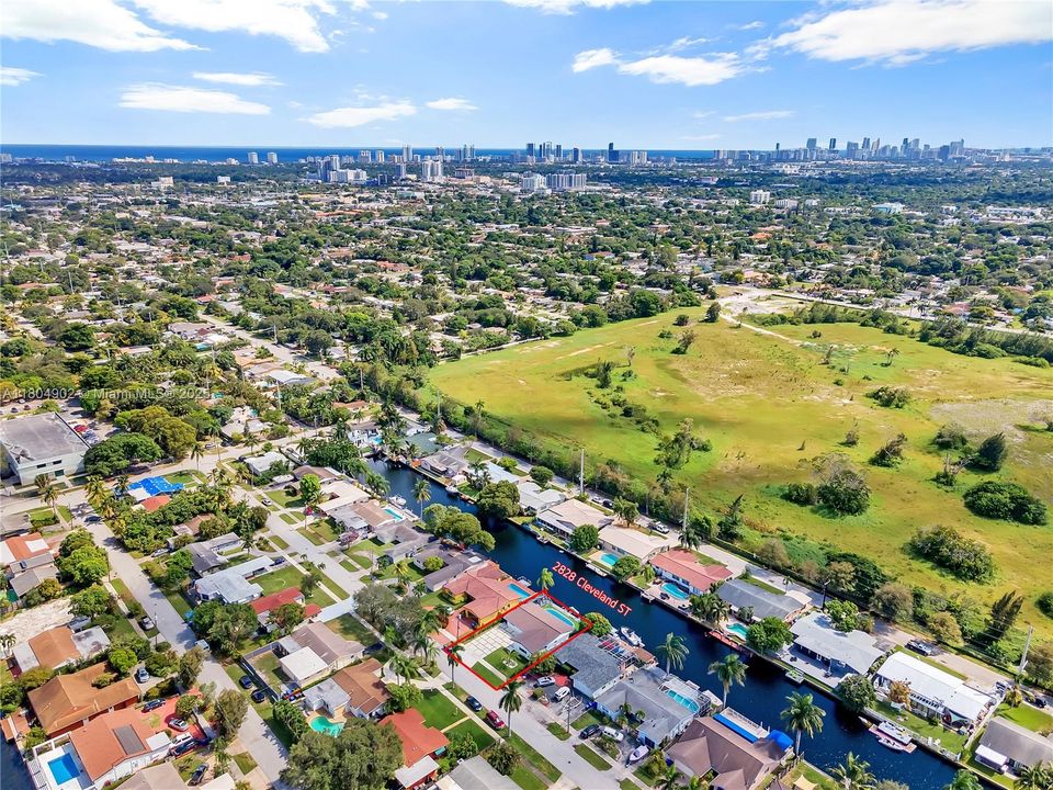 В аренду: $10,000 (5 спален, 3 ванн, 1825 Квадратных фут)