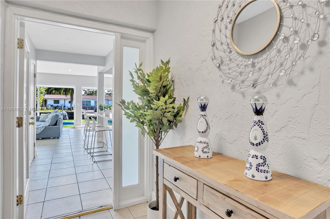 В аренду: $10,000 (5 спален, 3 ванн, 1825 Квадратных фут)