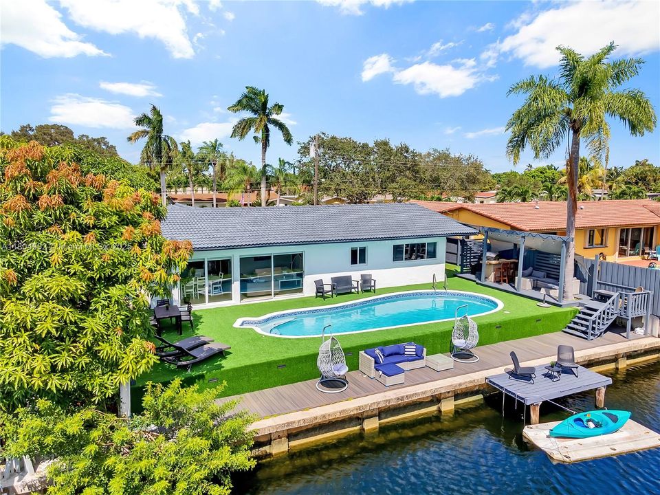 В аренду: $10,000 (5 спален, 3 ванн, 1825 Квадратных фут)