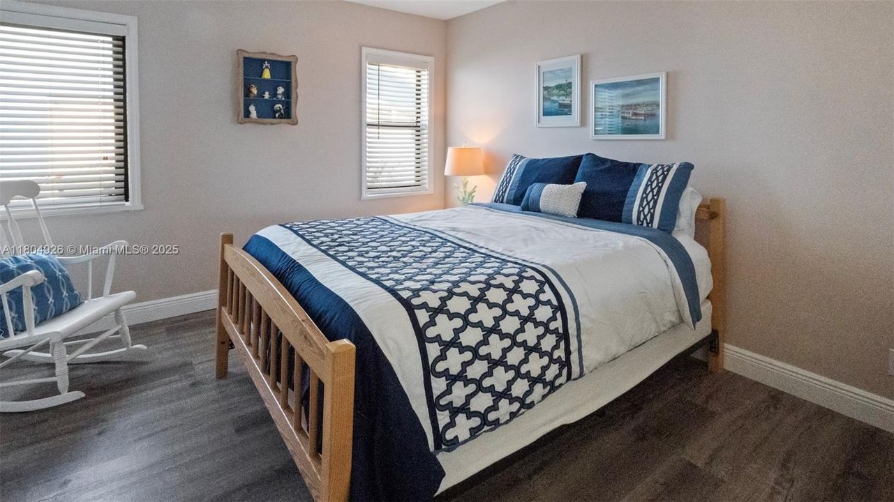 Recently Sold: $649,999 (5 beds, 2 baths, 1960 Square Feet)