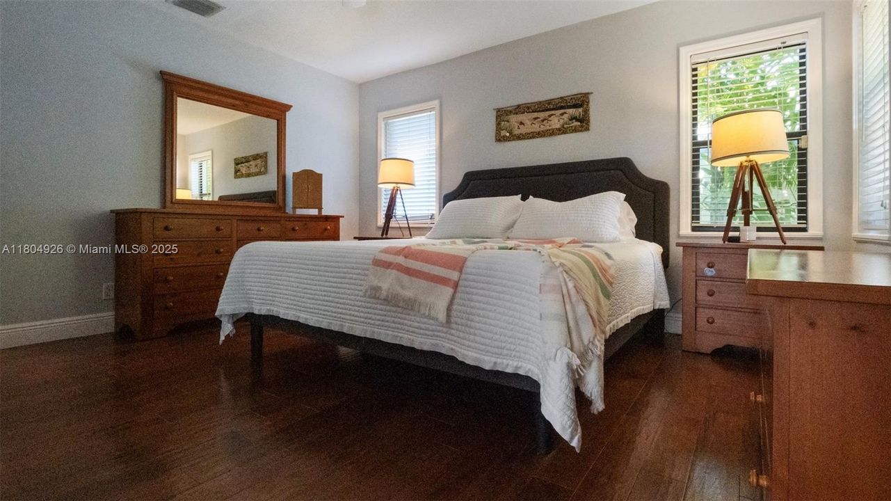 Recently Sold: $649,999 (5 beds, 2 baths, 1960 Square Feet)