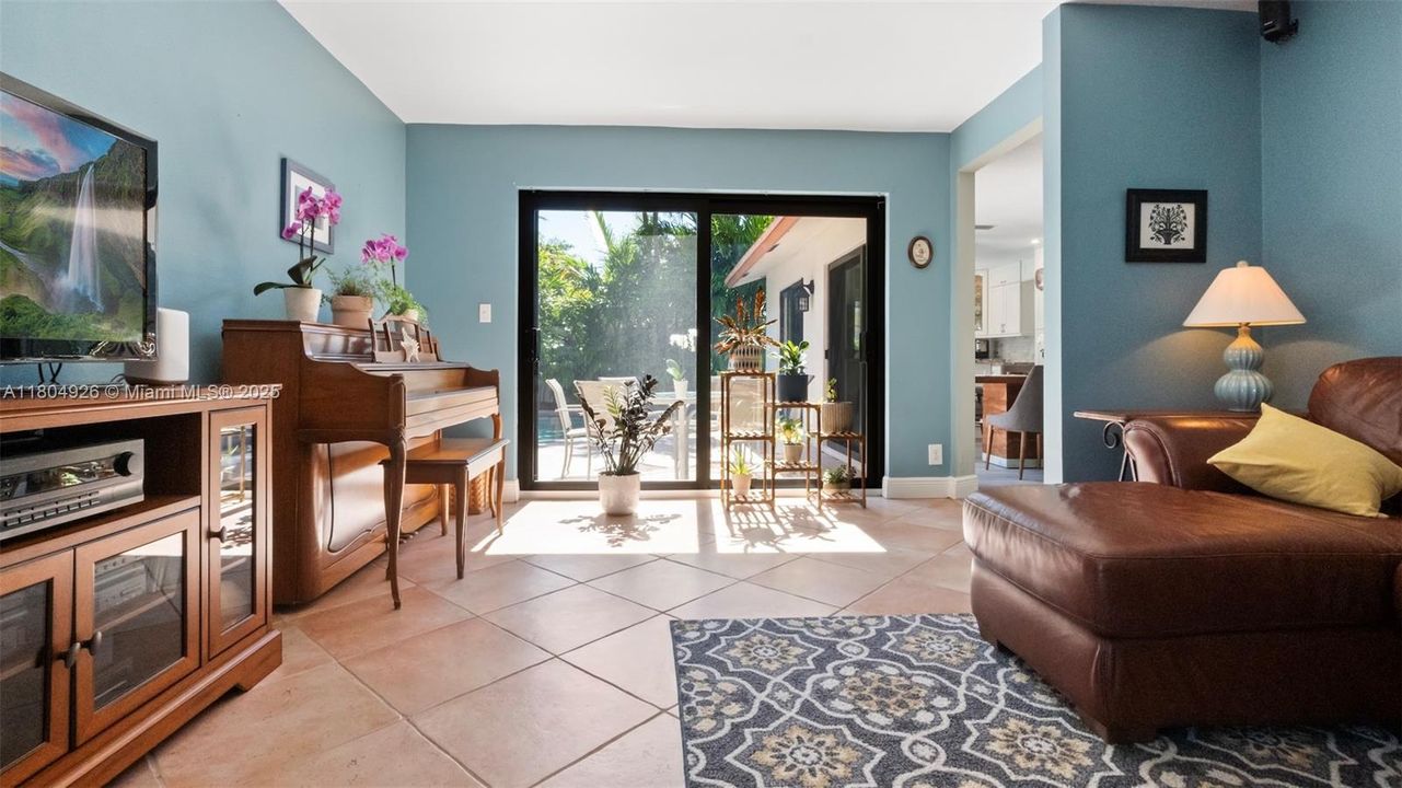 Recently Sold: $649,999 (5 beds, 2 baths, 1960 Square Feet)