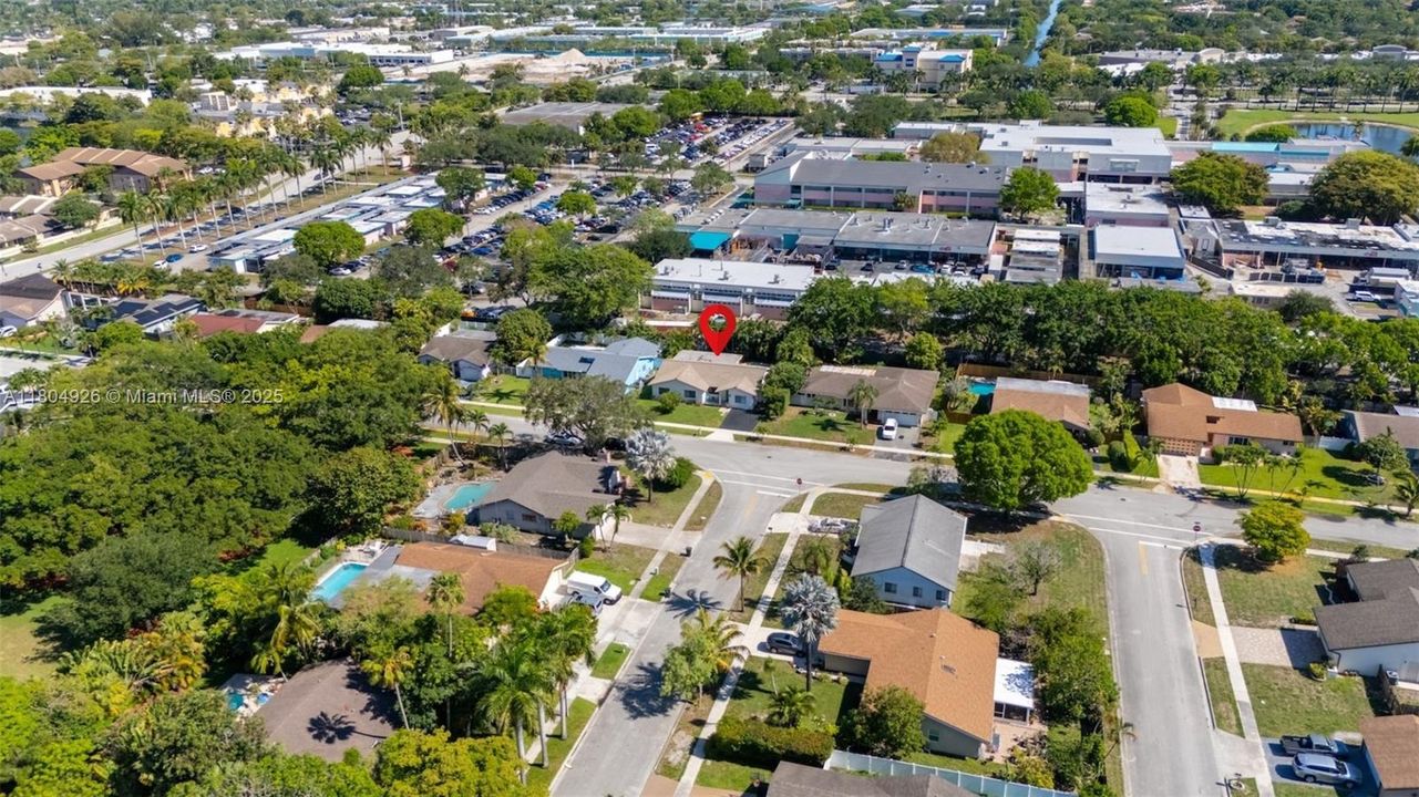 Recently Sold: $649,999 (5 beds, 2 baths, 1960 Square Feet)