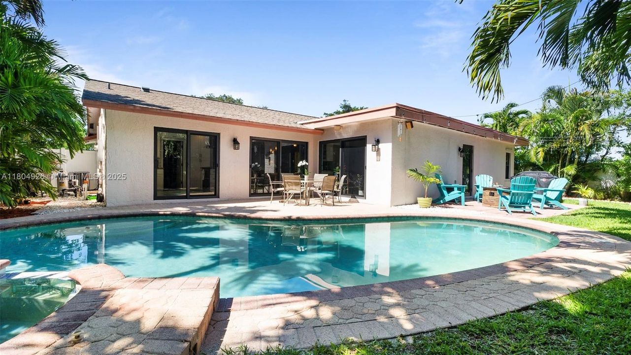 Recently Sold: $649,999 (5 beds, 2 baths, 1960 Square Feet)