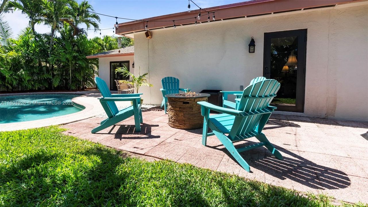 Recently Sold: $649,999 (5 beds, 2 baths, 1960 Square Feet)