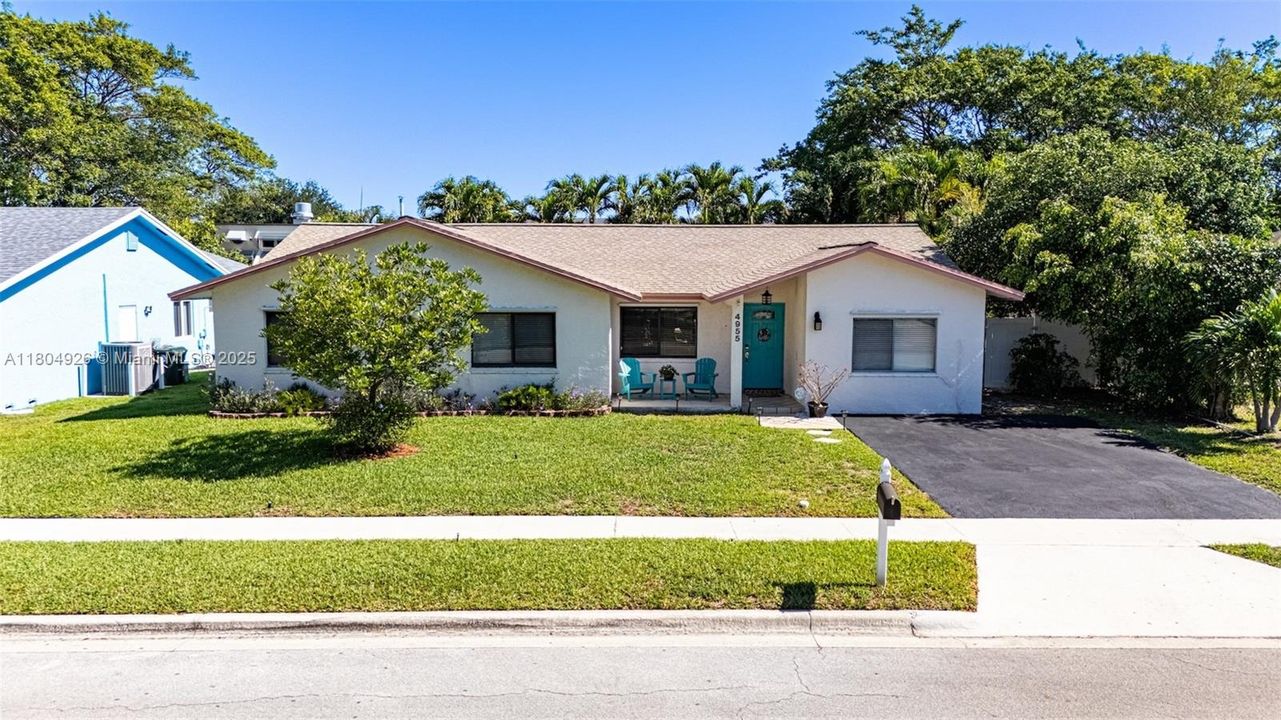 Recently Sold: $649,999 (5 beds, 2 baths, 1960 Square Feet)