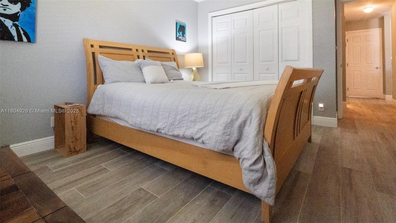 Recently Sold: $649,999 (5 beds, 2 baths, 1960 Square Feet)