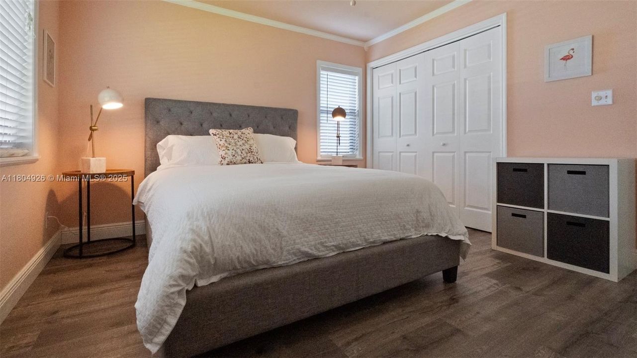 Recently Sold: $649,999 (5 beds, 2 baths, 1960 Square Feet)