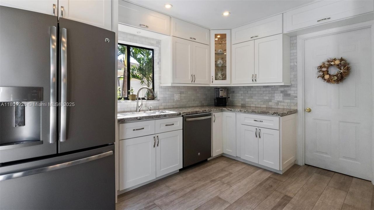 Recently Sold: $649,999 (5 beds, 2 baths, 1960 Square Feet)